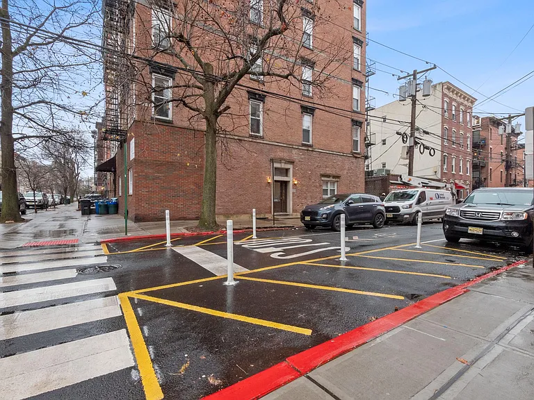 253 3rd St #2D — Photo 18
