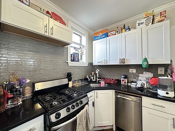 3rd image of 3841 N Greenview Ave #A01w