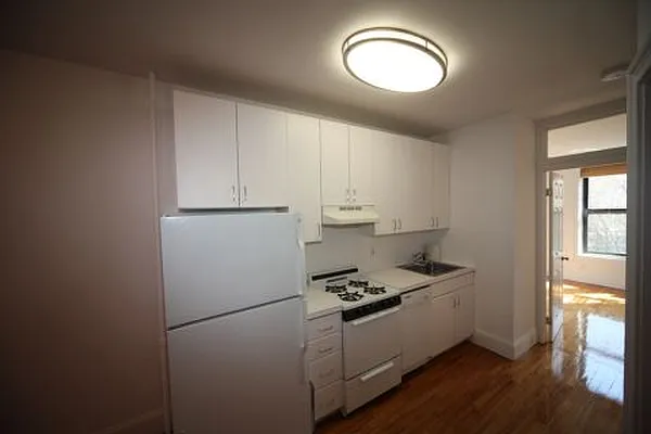 Rented by Metropolitan Realty | media 15