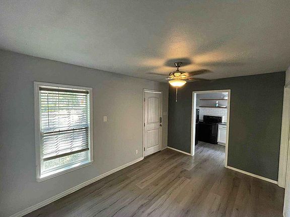 4th image of 325 Sharer St