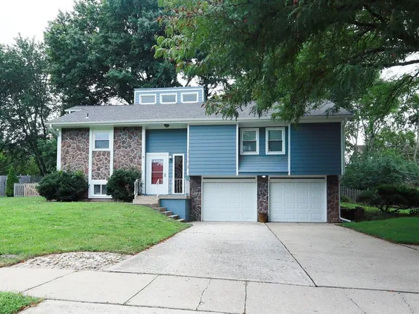 3502 NW Lake Dr, Lees Summit, MO 64064