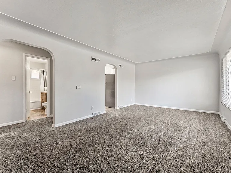 3609 Hudson St — Photo 3