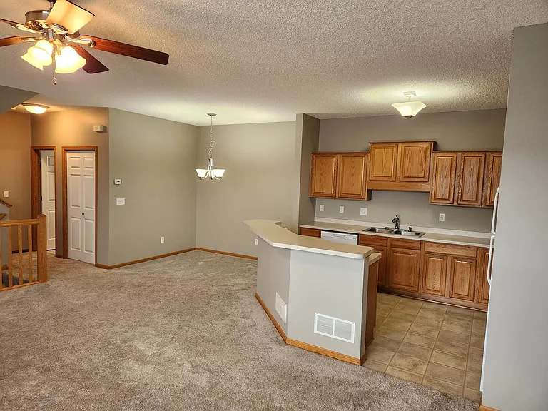 20663 Hampshire Way — Photo 4