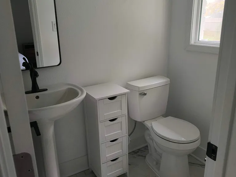 121 E Lloyd St — Photo 14