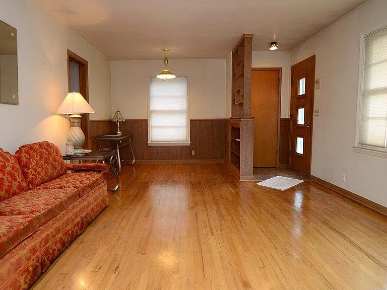 9202 Pacific St — Photo 5