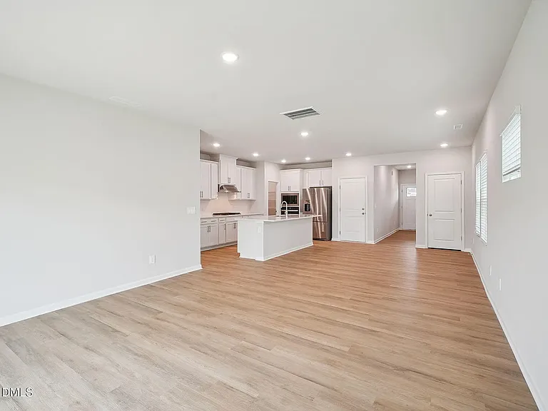 1040 Saint Lawrence Dr — Photo 9