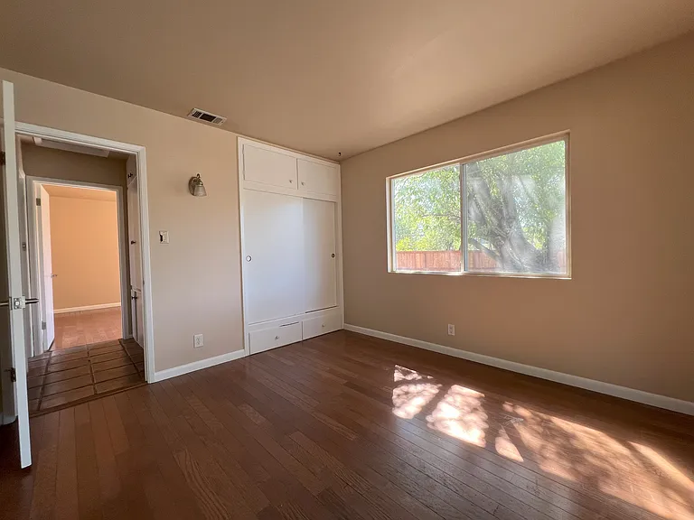 135 Glencrest Ln — Photo 7