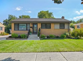 421 Vassar Ln, Des Plaines, IL 60016