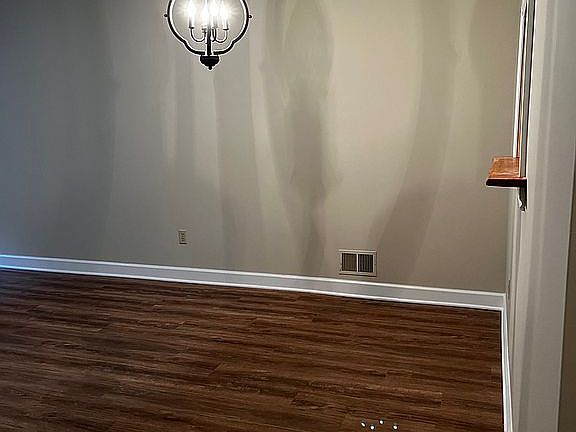 3rd image of 105 Jonathan Dr