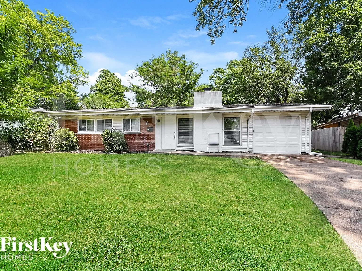4 bed, 2.0 bath, 1372 sqft, $1,900 — Photo 1