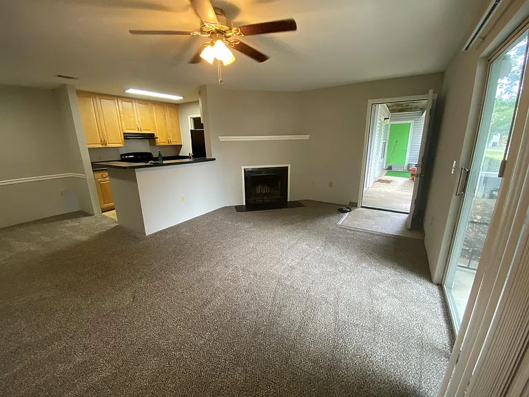 Island Club Apartments — Photo 16