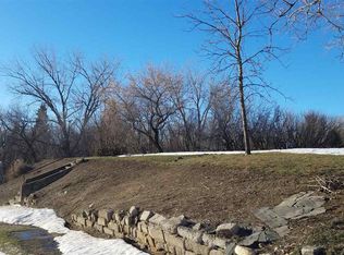 207 E Division St, Kenmare, ND 58746