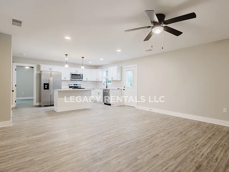 326 Elm St — Photo 2