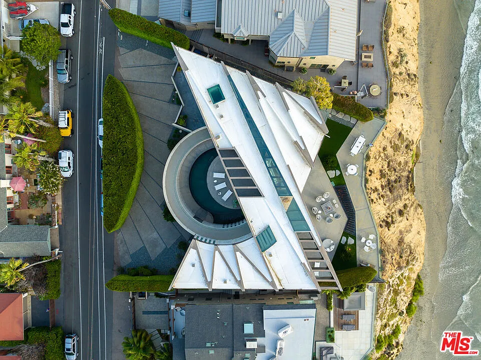 19.99M Wallace E. CunninghamDesigned "Crescent House" For Sale in