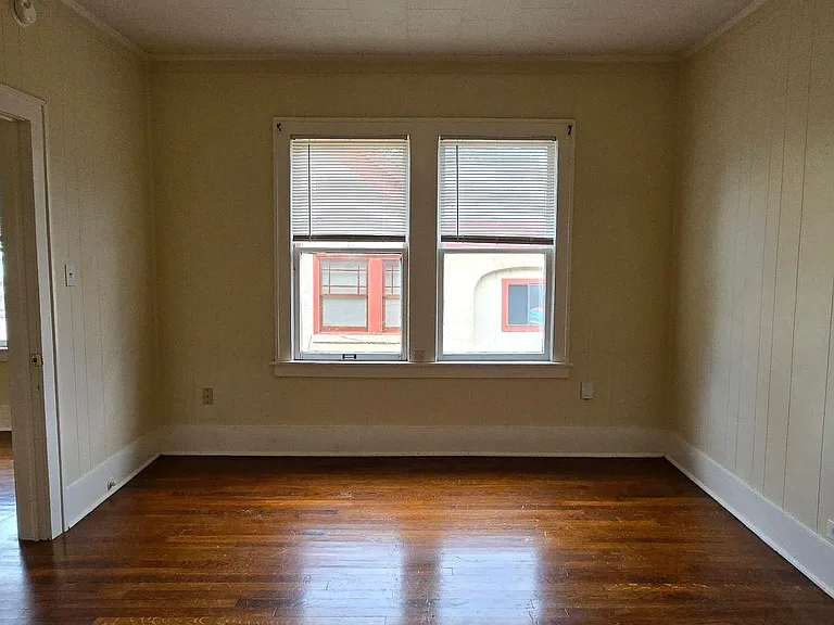 420 S Spring Ave — Photo 5