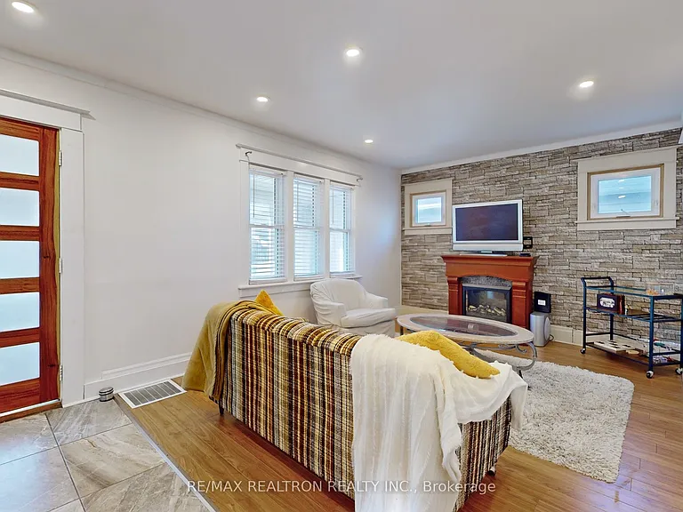 14 Myrtle Ave — Photo 3