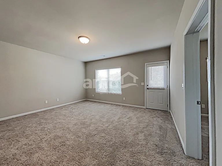 358 Winston Cir — Photo 6