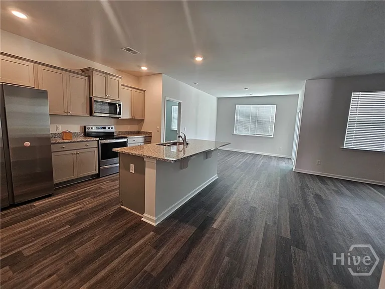 145 Kraft — Photo 1
