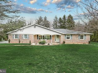 2415 Sutton Rd, York, PA 17403