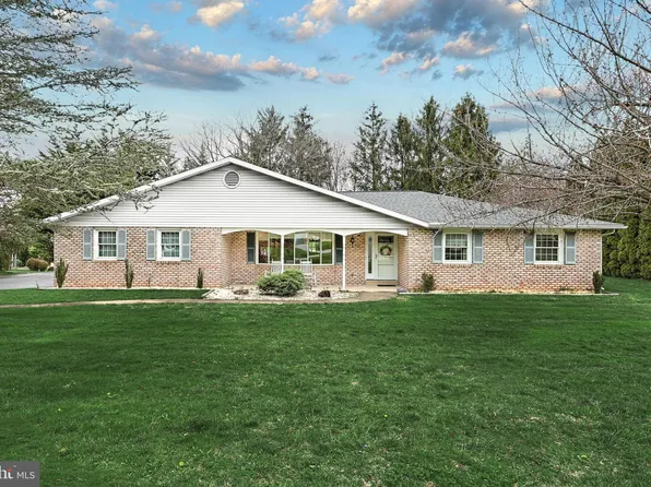 2415 Sutton Rd, York, PA 17403