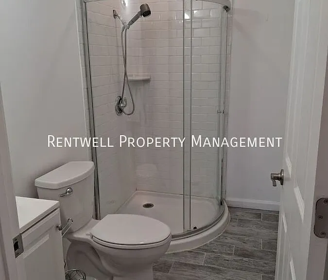 120 E Main St #1 — Photo 6