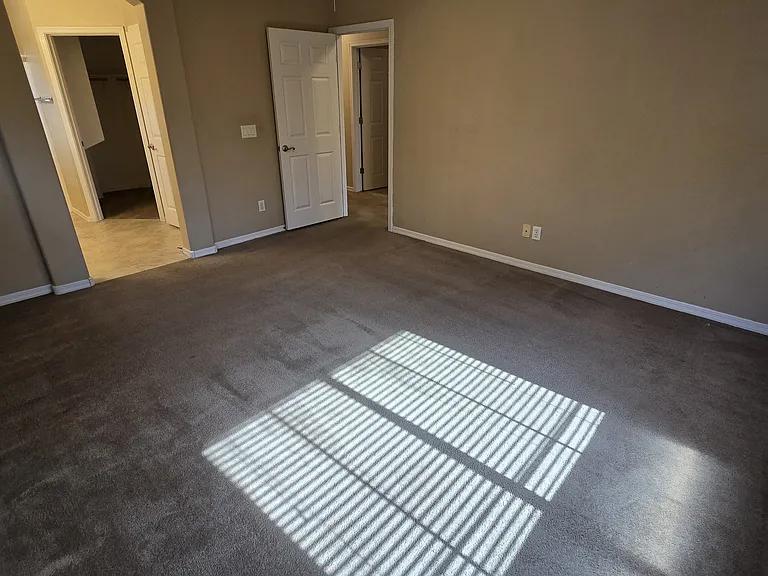 1051 S Maverick St — Photo 36