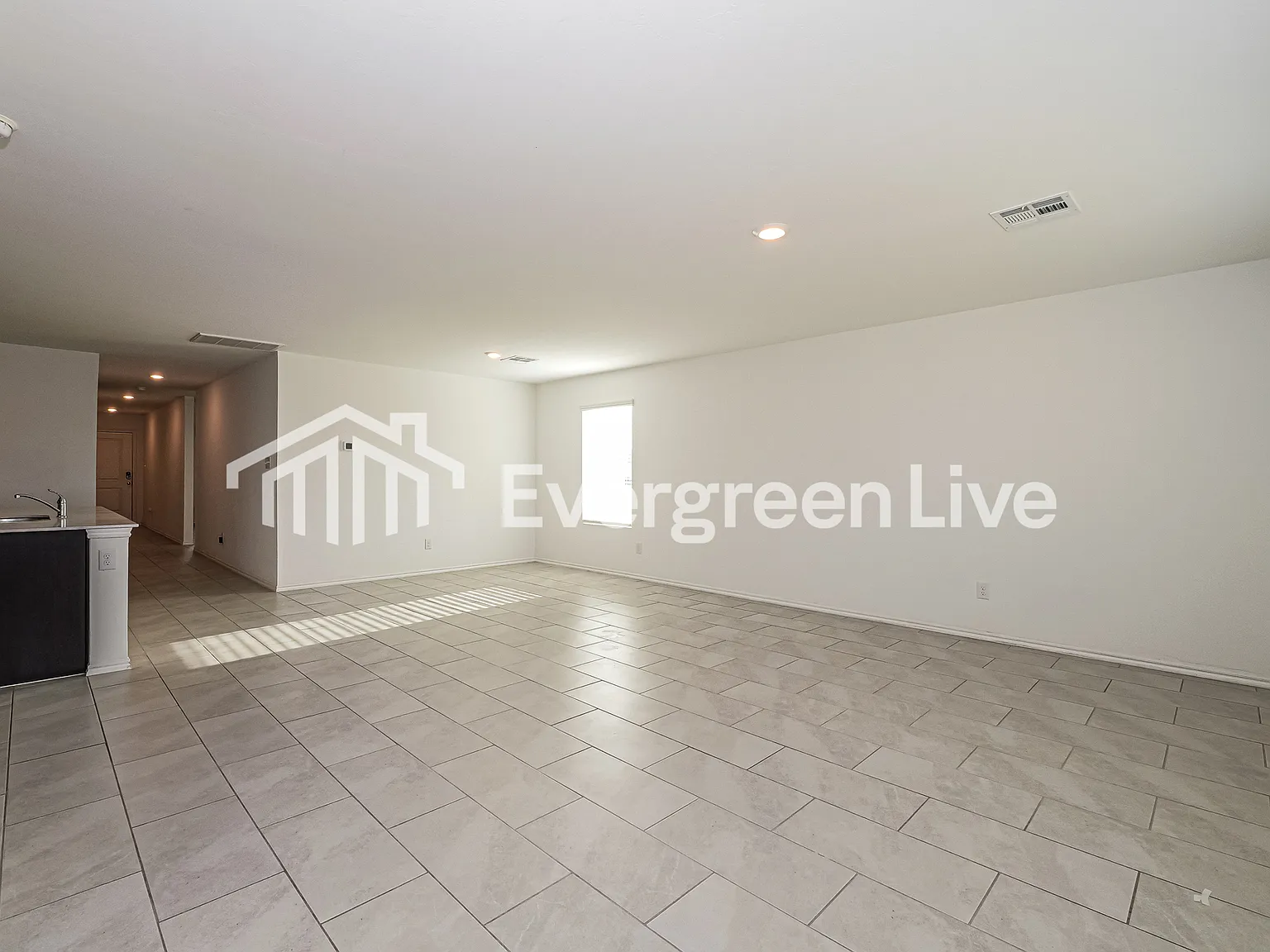 4 bed, 2.0 bath, 1667 sqft, $1,595 — Photo 3