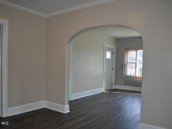 4th image of 152 Licking St