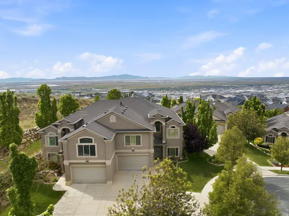 202 E Edgewood Cir, North Salt Lake, UT 84054