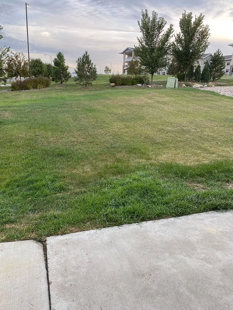 3 Bedroom 2 1/2 Bath Twin Home Sorry No Pets — Photo 2