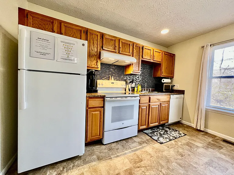 260 Overbrook Ct — Photo 16