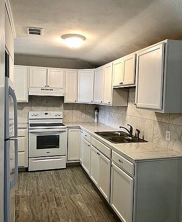 3rd image of 110 Cherry Hill Dr