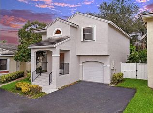 9845 NW 2nd St, Plantation, FL 33324