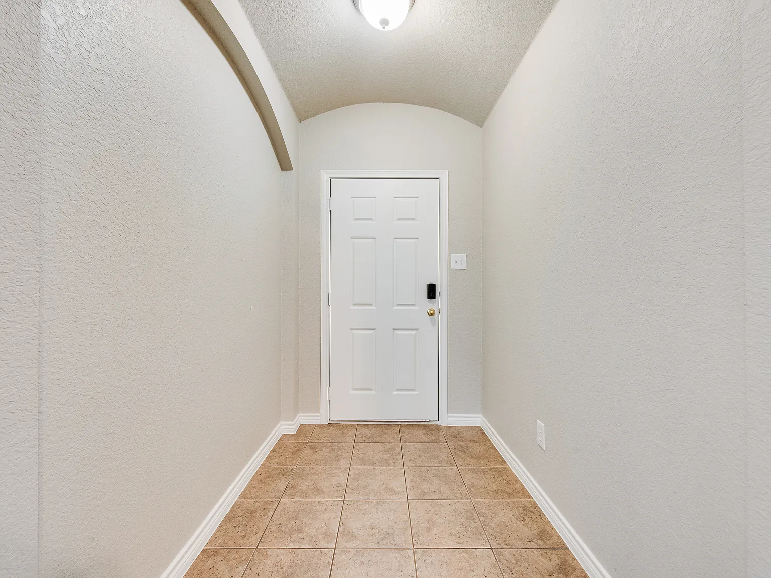 3 bed, 1207 sqft, $2,300 — Photo 4