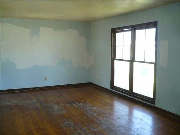 2nd image of 1815 W 29th St S #Hud-181130536