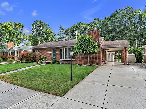 3rd image of 33576 Cindy St