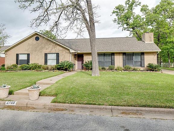 5th image of 2705 Windwood Dr