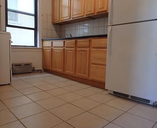 3rd image of 3059 34th St APT 2R