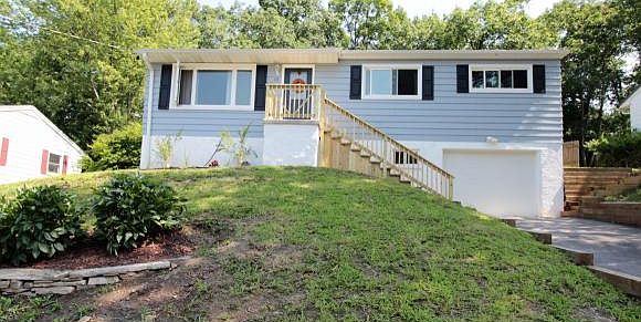 1st image of 15 Marilyn Ave