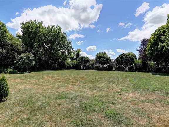 2 PARCELS FOR A TOTAL OF .76 ACRE LOT