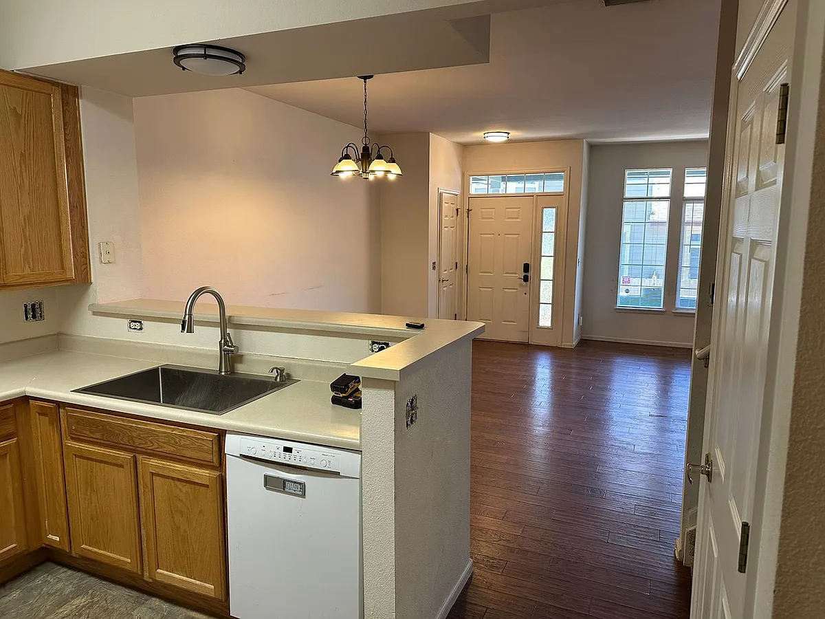 Building Photo - 2855 Rock Creek Cir #259