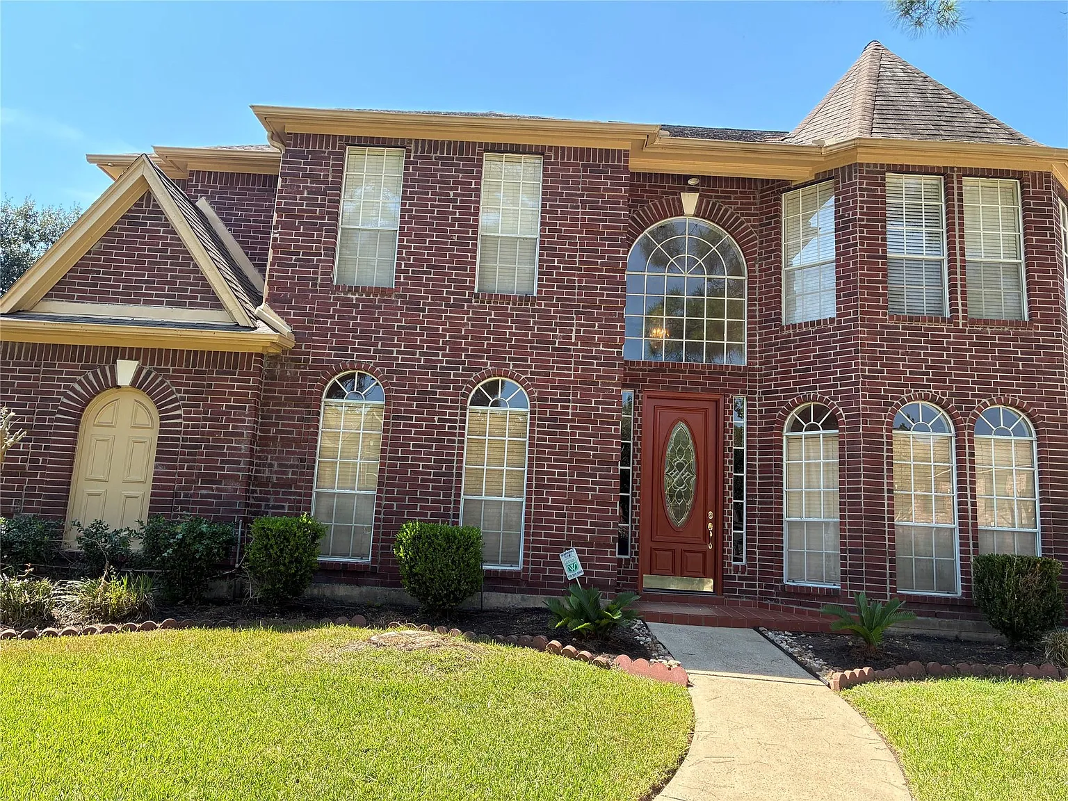 5 bed, 3.5 bath, 3108 sqft, $2,750 — Photo 1