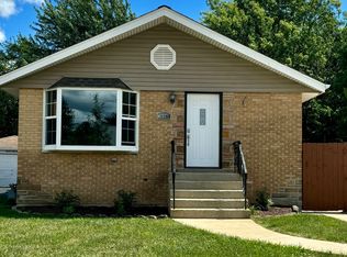 5957 W 89th St, Oak Lawn, IL 60453