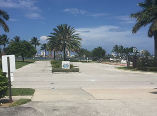 302 Lake Shore Dr APT 2, Lake Park, FL 33403
