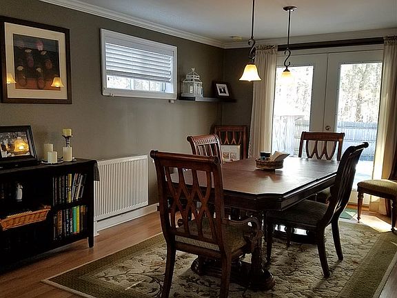 5th image of 154 Miner St