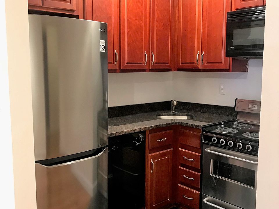 1st image of 525 W 49th St APT 2E