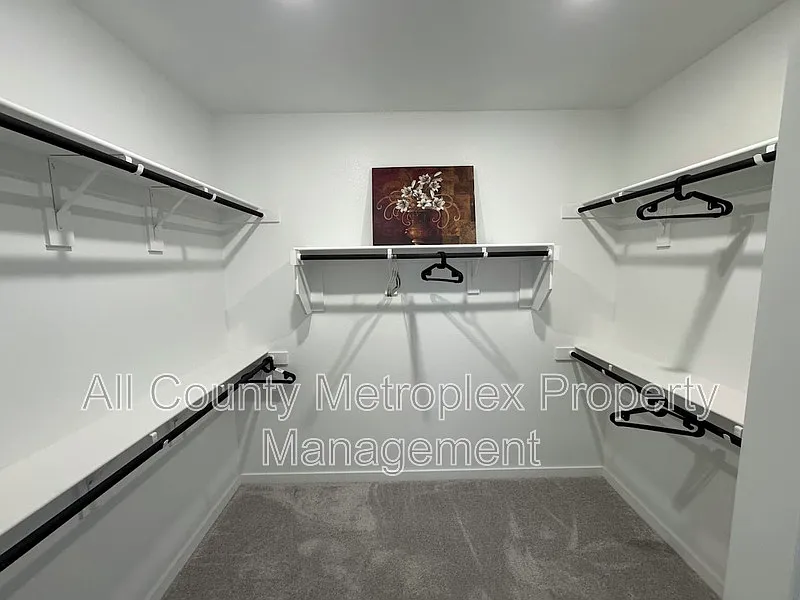 4 bed, 3.5 bath, 3549 sqft, $2,800 — Photo 4