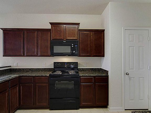 4th image of 20623 Stout Dr