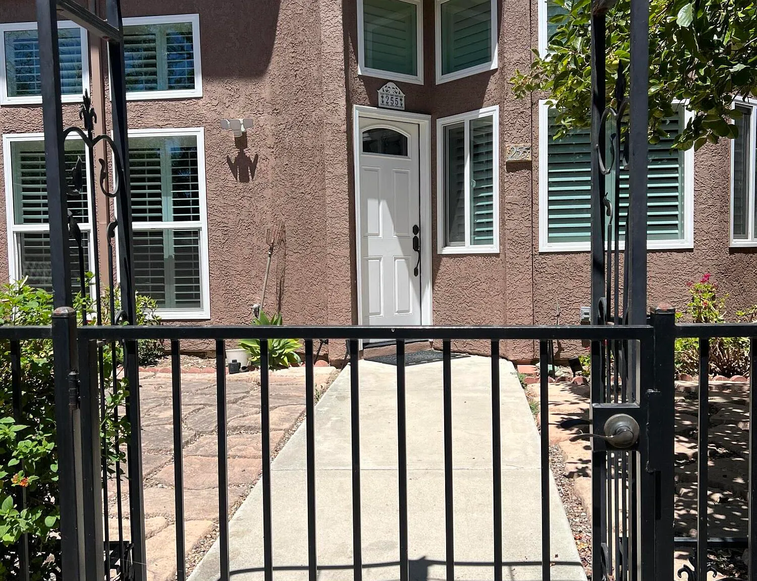 3 bed, 2.5 bath, 1954 sqft, $3,950 — Photo 3