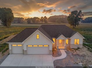 728 Royal Saint Pats Dr, Wrightstown, WI 54180